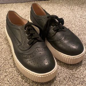 Shellys London Oxford tennis shoes Size 10